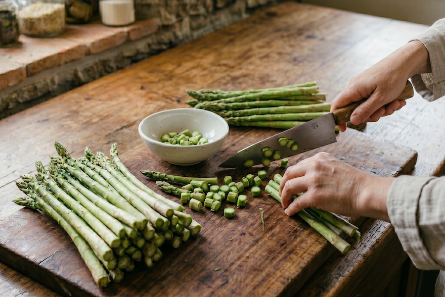 Come pulire e cucinare gli asparagi